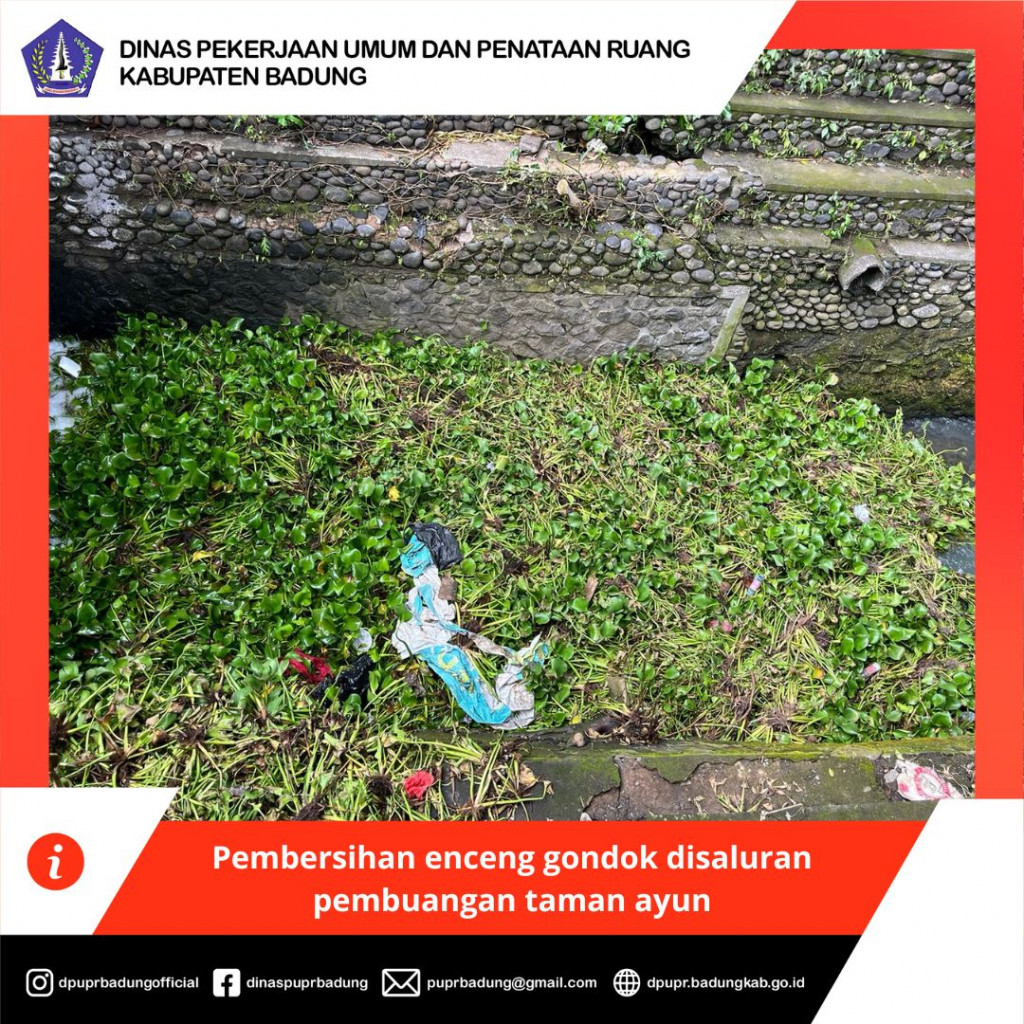 Pembersihan disaluran pembuangan taman ayun